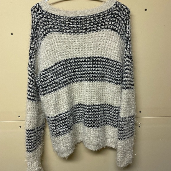 2/$30⚡️- SWEATER | Women’s Forever 21 sweater size medium - Picture 2 of 3